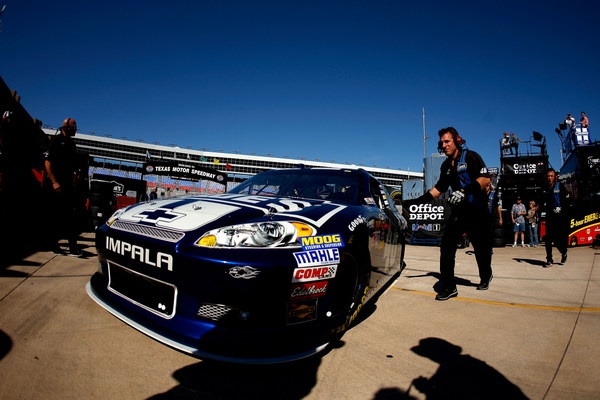 At Texas' No-Limits 'Wild Asphalt Circus,' Jimmie Johnson and Brad Keselowski are center-ring