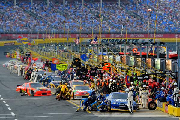 When the going gets rough on pit road, well, a jackman can always hurl the jack through somebody's windshield to get 'em to buzz off